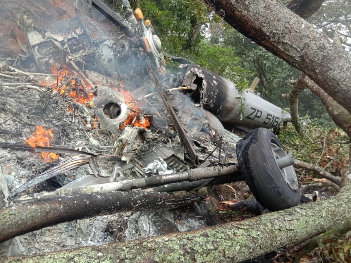 Hindistan da Genelkurmay Başkanı nı taşıyan helikopter düştü #3