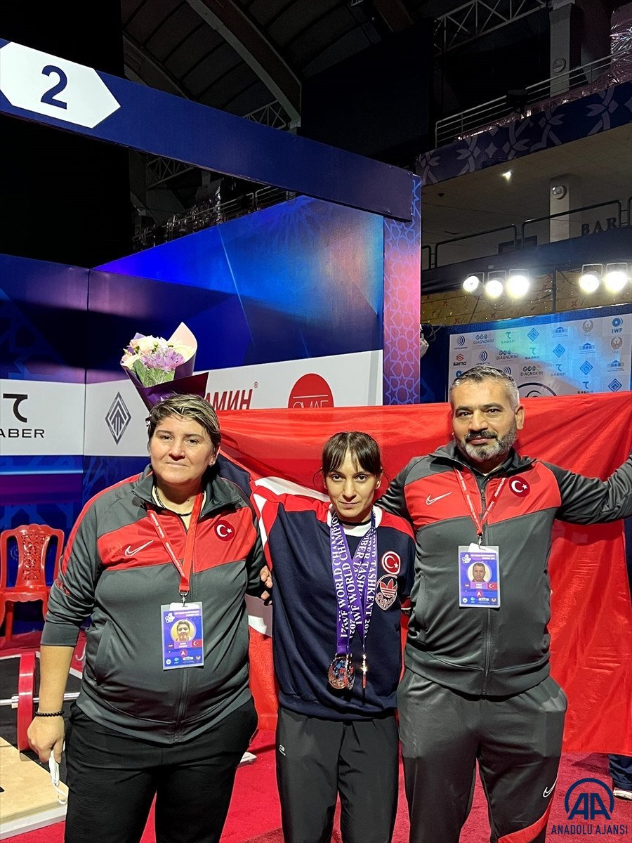 Milli halterci Şaziye Erdoğan dan Dünya Şampiyonası nda 3 madalya #2
