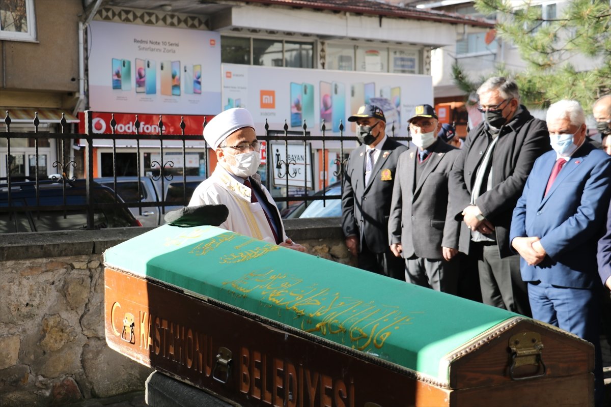 Kastamonu da 28 yıldır şehit oğlunun mezarını bekleyen baba, hayatını kaybetti #1