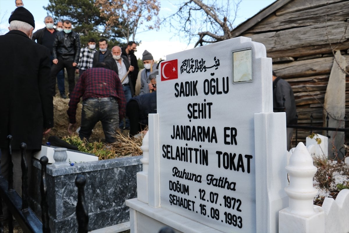 Kastamonu da 28 yıldır şehit oğlunun mezarını bekleyen baba, hayatını kaybetti #5