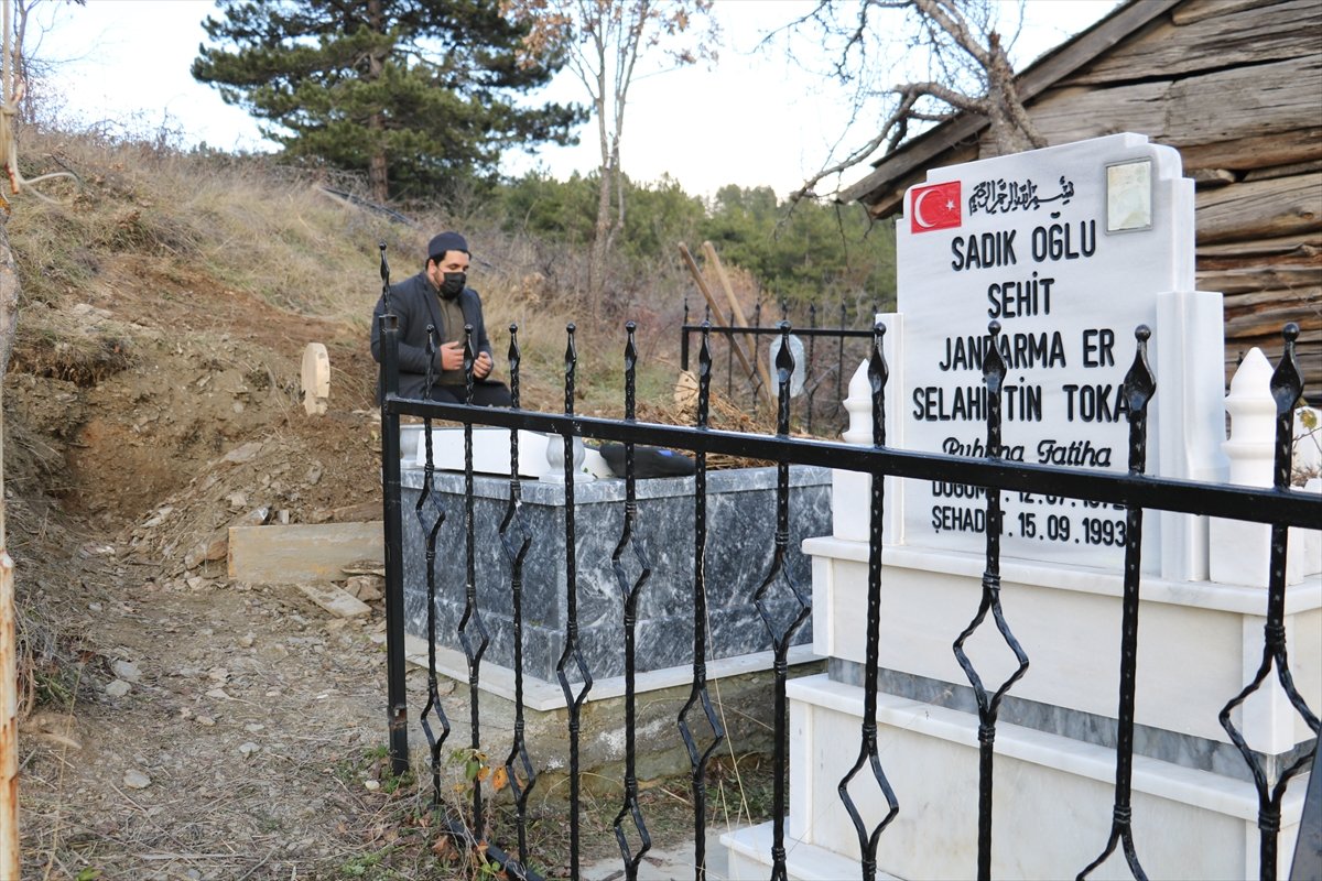 Kastamonu da 28 yıldır şehit oğlunun mezarını bekleyen baba, hayatını kaybetti #8