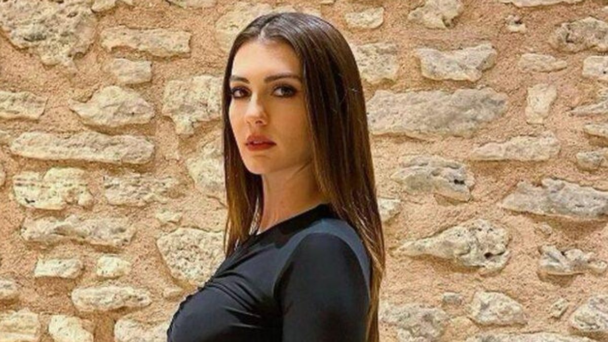 Турецкая актриса бурджу озберк