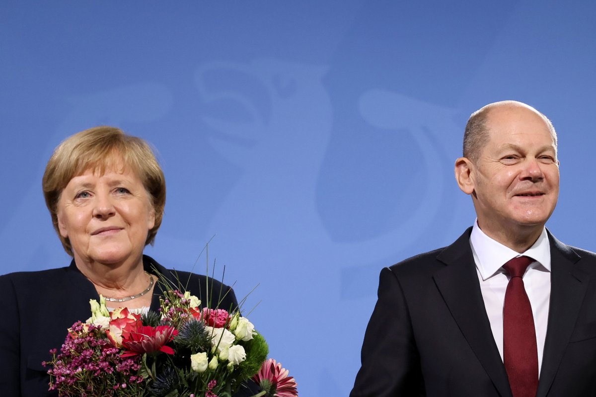 Merkel, başbakanlık görevini Scholz a devretti #2