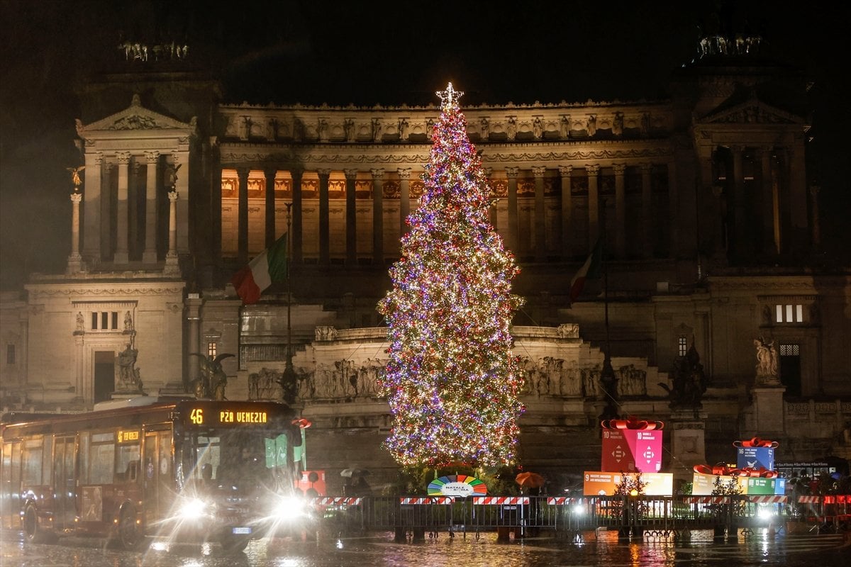İtalya nın başkenti Roma da Noel hazırlıkları tamamlandı #4