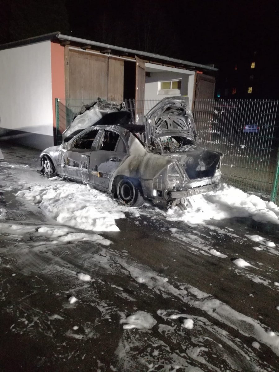 Almanya da, cami otoparkında araç kundaklandı #2