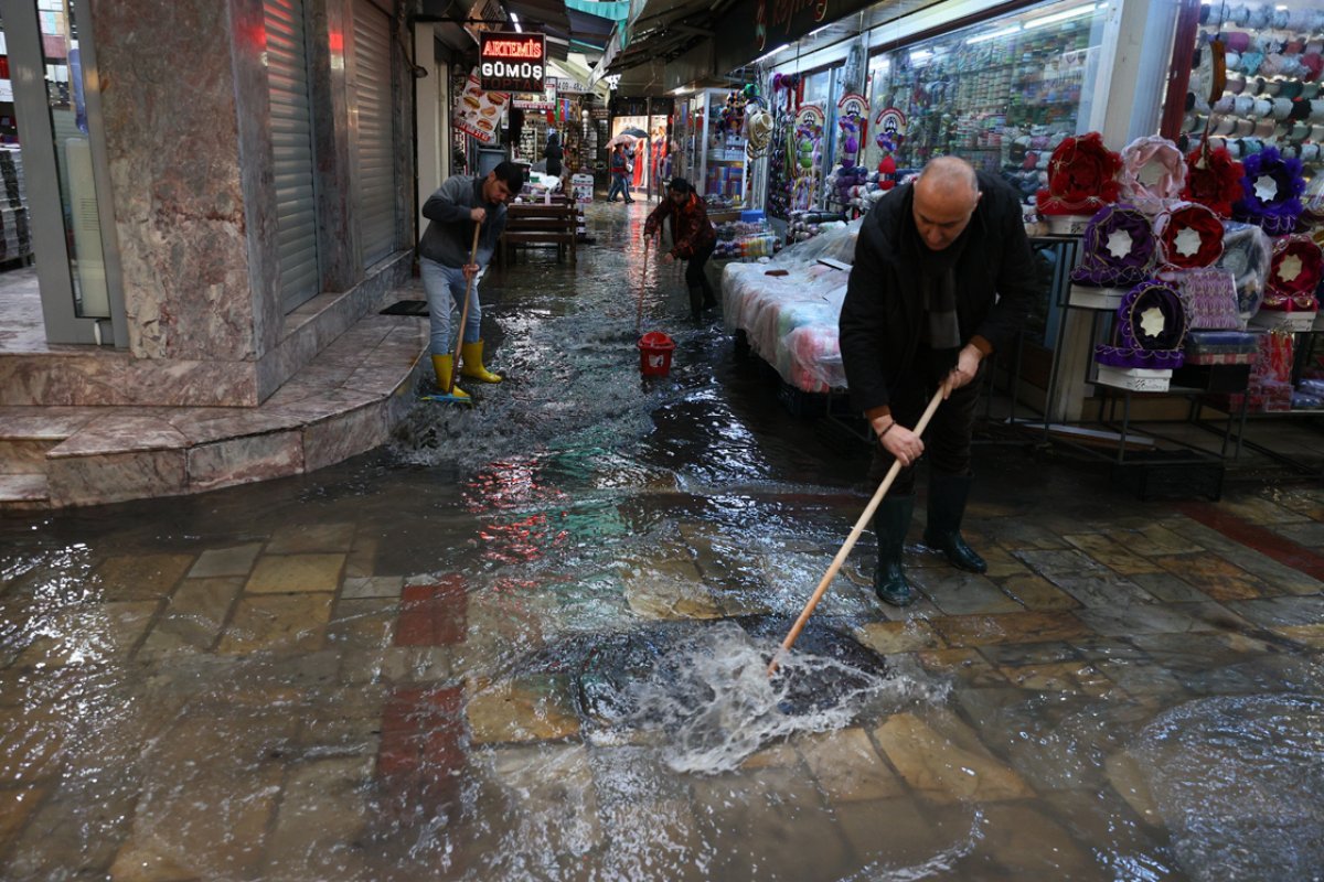 İstanbul ve İzmir e kuvvetli sağanak yağış uyarısı #2