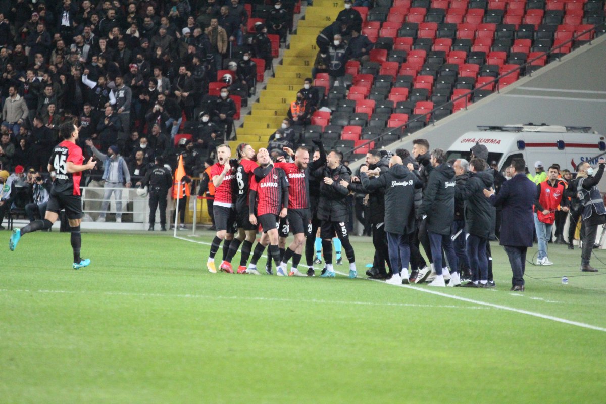 Gaziantep, Fenerbahçe yi 3 golle mağlup etti #4