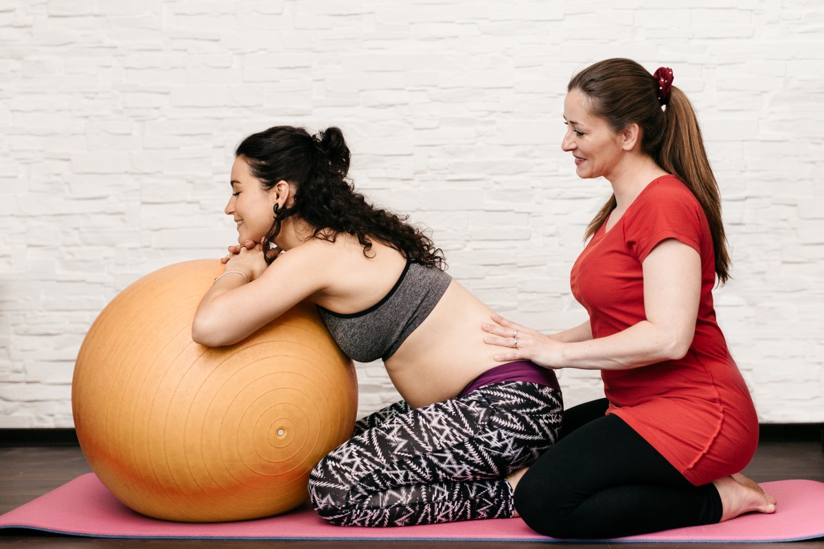 5 ways to relieve back pain during pregnancy #1