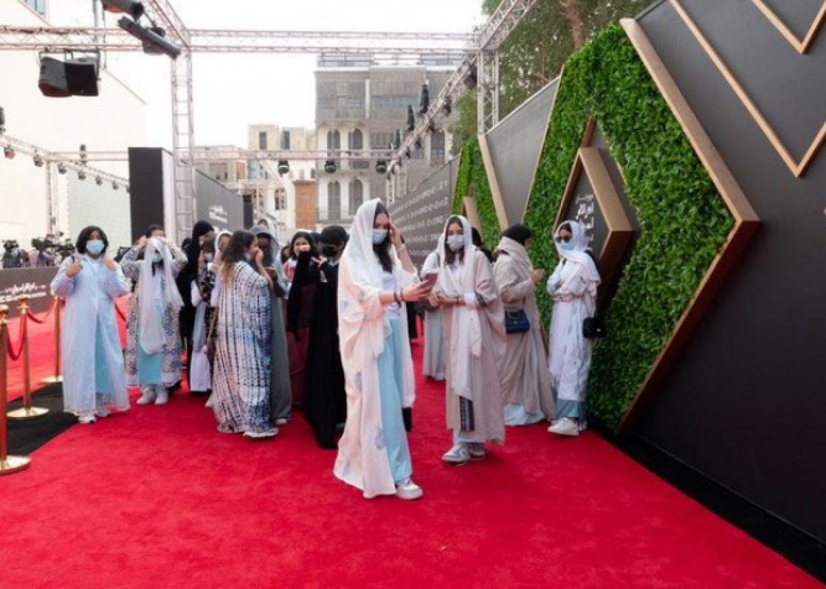 Cidde de yapılan film festivalinde, geleneksel Suudi kuralları esnetildi #3
