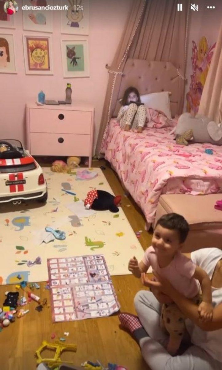 Ebru Şancı oğluna pembe zıbın giydirdi #1