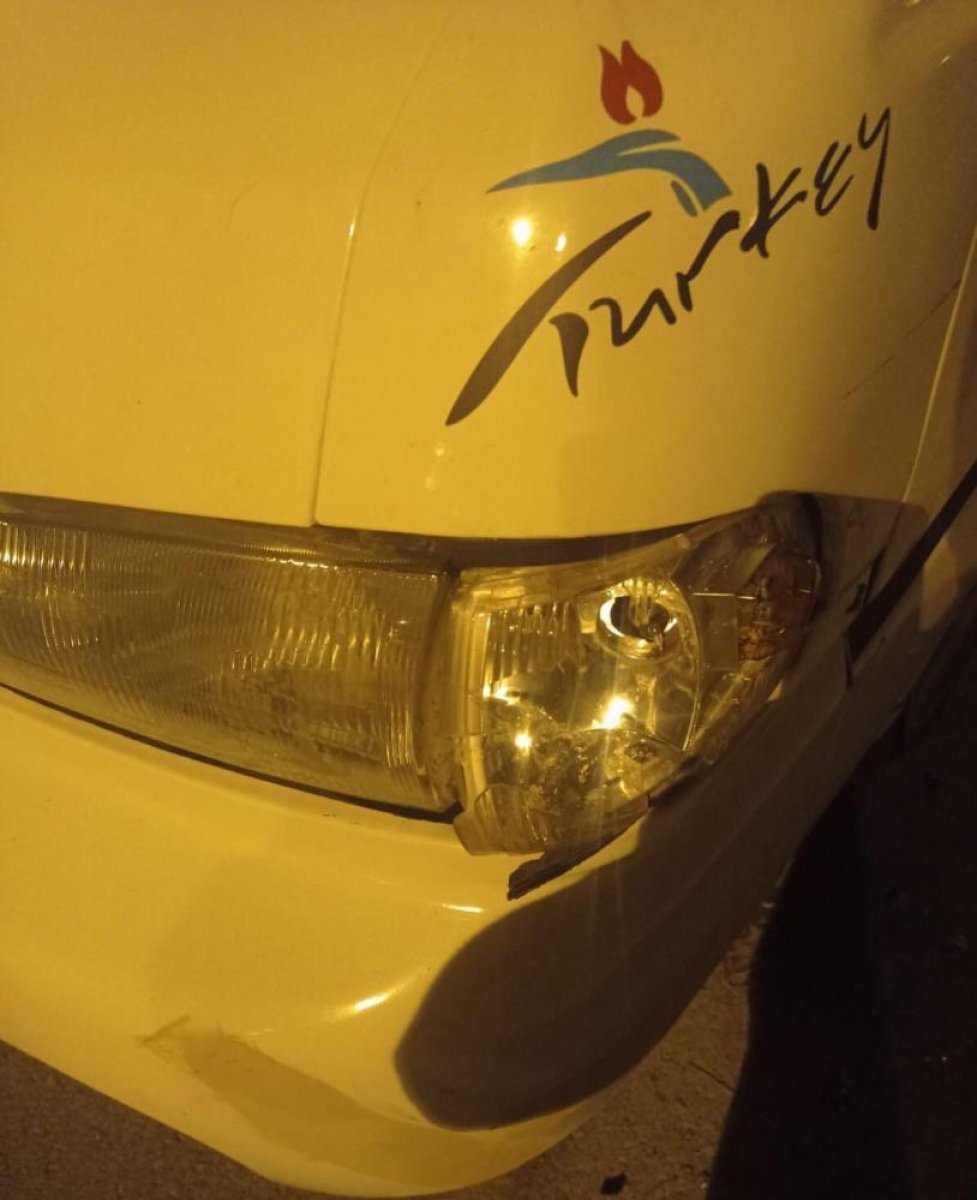 Ankara da bir kişi, sopayla otomobillere saldırdı #3