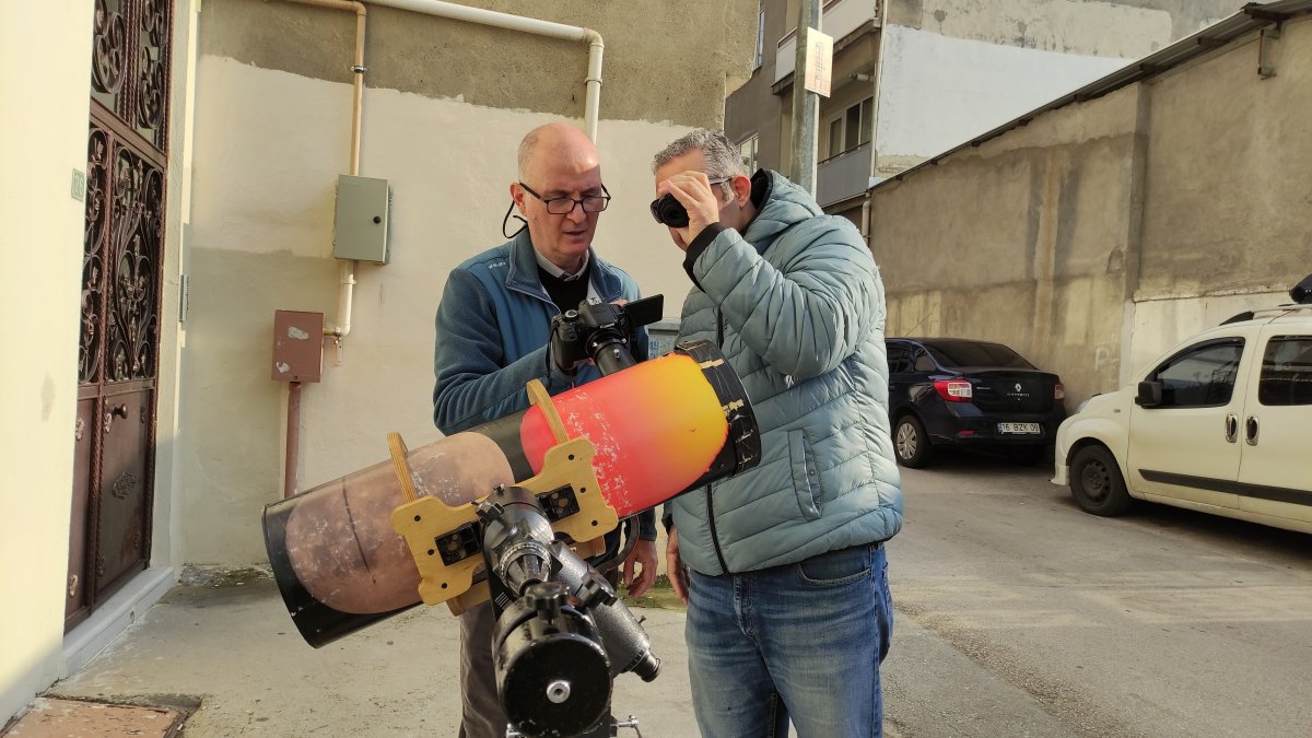 He built his own telescope in Bursa, photographed the wanderers #9