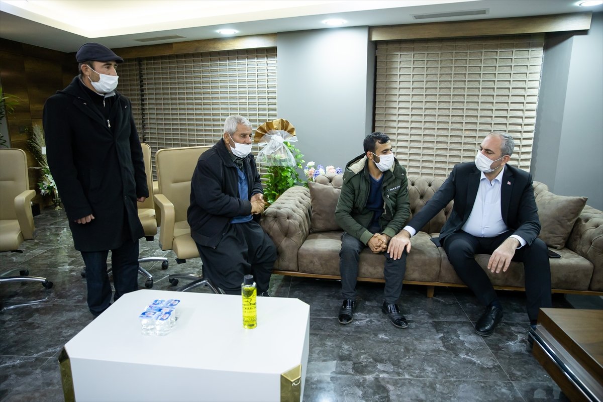 Adalet Bakanı Abdulhamit Gül, pitbull köpeklerin saldırdığı Asiye nin babası ile görüştü #5