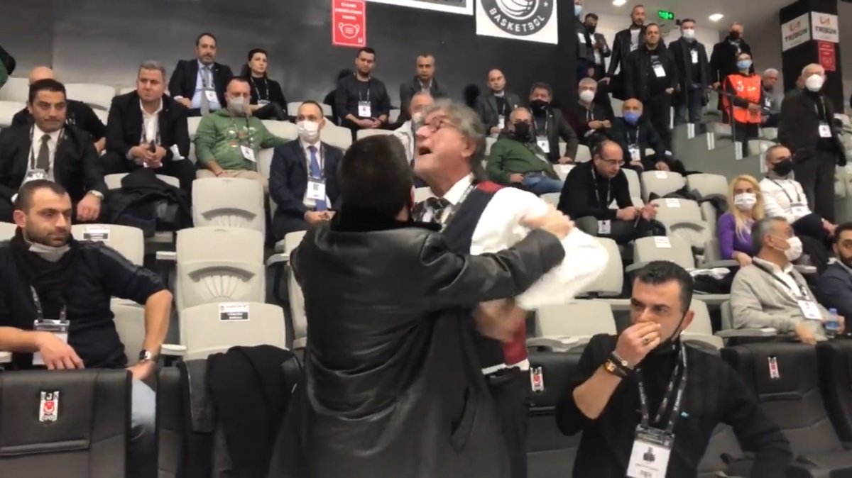Beşiktaş kongresinde kavga çıktı #1