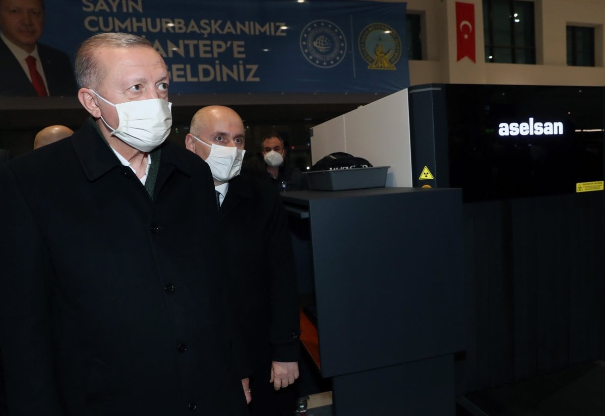 Cumhurbaşkanı Erdoğan, yerli X-ray cihazını Gaziantep’te inceledi #1