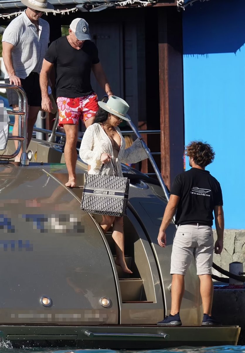 Jeff Bezos, sevgilisi Lauren Sanchez ile tatile çıktı #6