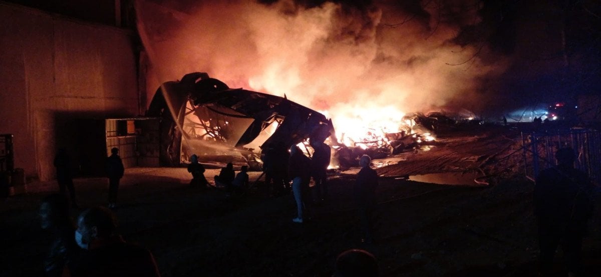 Düzce’de korkutan fabrika yangını: 20 işçi dumandan etkilendi #3