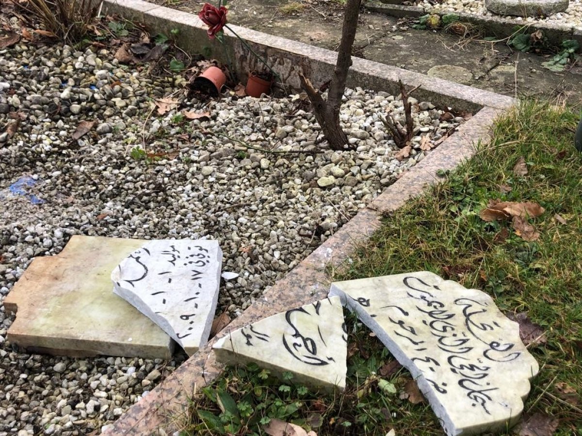 Almanya da Müslüman mezarlığına çirkin saldırı #4