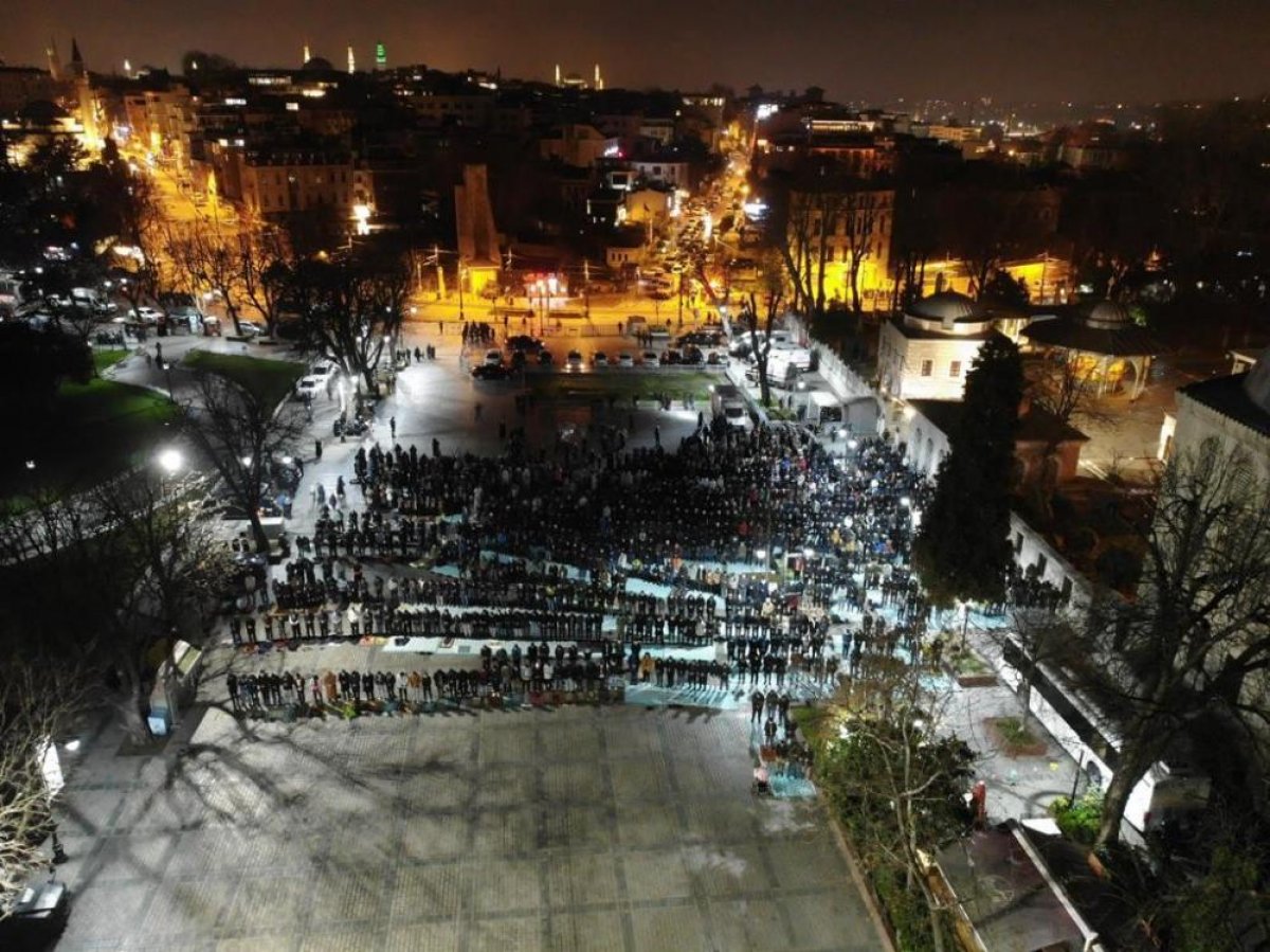 Ayasofya da 2022 nin ilk sabah namazı yoğunluğu #5