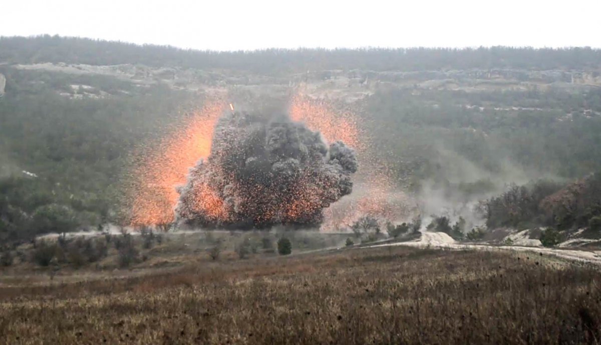 Kırım da 2. Dünya Savaşı ndan kalma bombalar patlatıldı #5