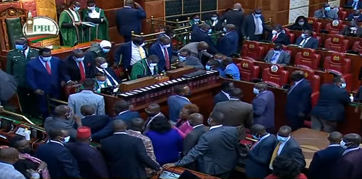 Kenya da milletvekillerinin yumruk yumruğa kavgası #2