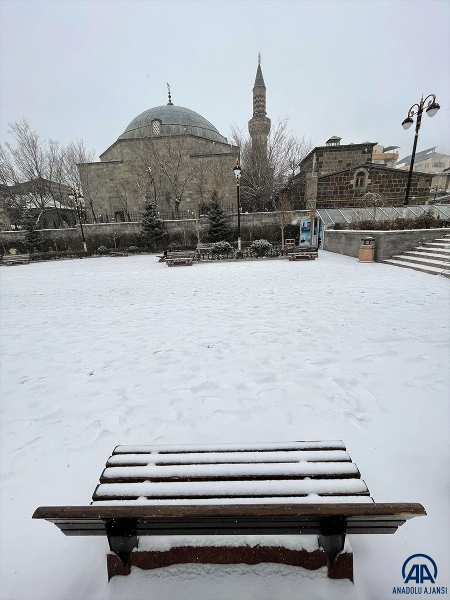 Erzurum ve Kars ta soğuk hava hayatı olumsuz etkiliyor  #4