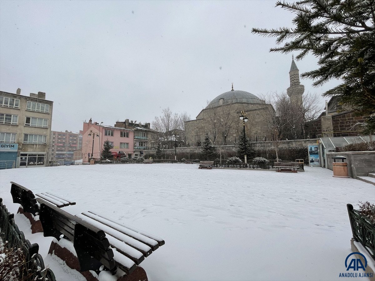 Erzurum ve Kars ta soğuk hava hayatı olumsuz etkiliyor  #3