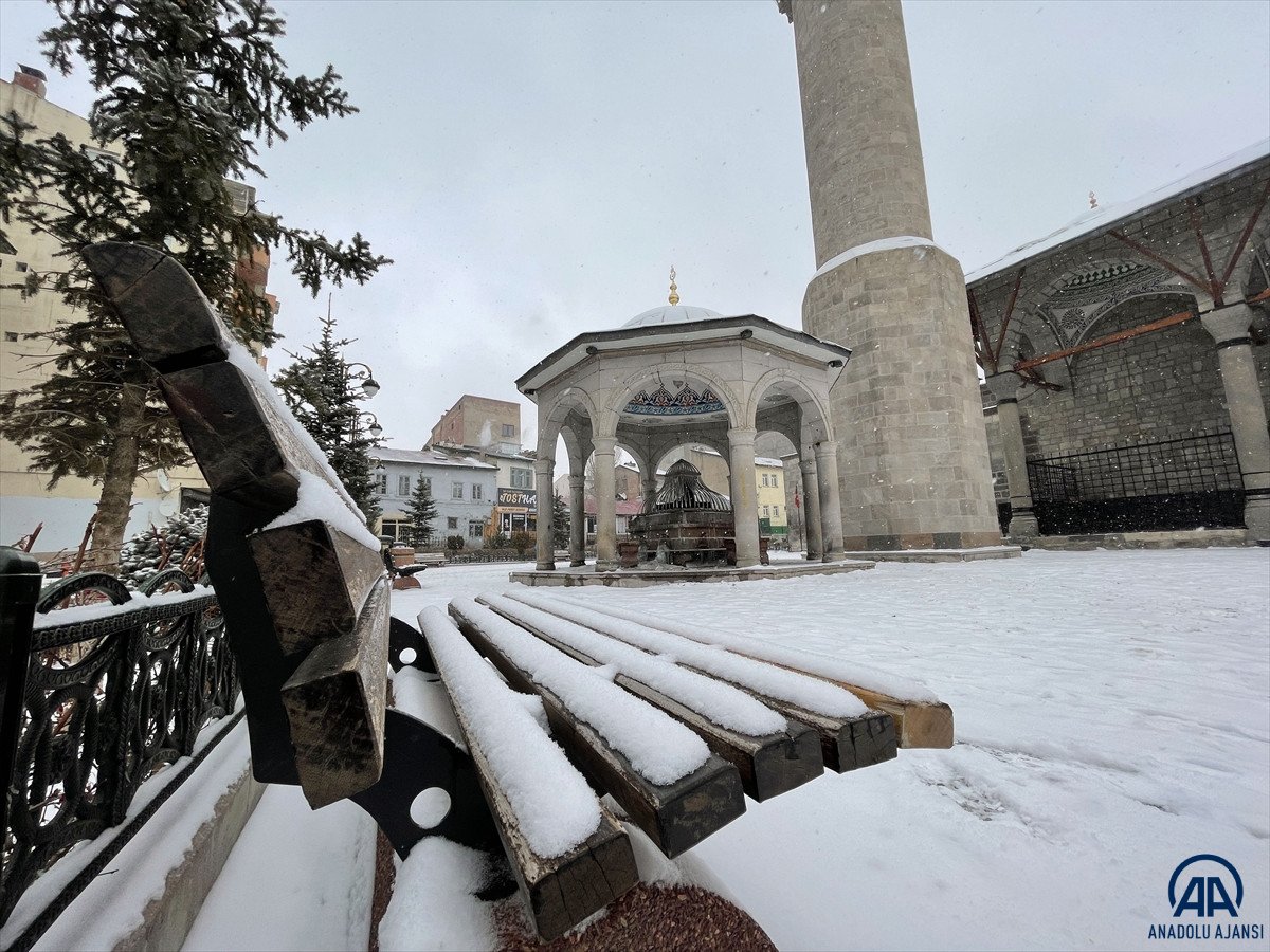 Erzurum ve Kars ta soğuk hava hayatı olumsuz etkiliyor  #2