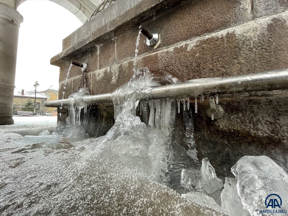 Erzurum ve Kars ta soğuk hava hayatı olumsuz etkiliyor  #1