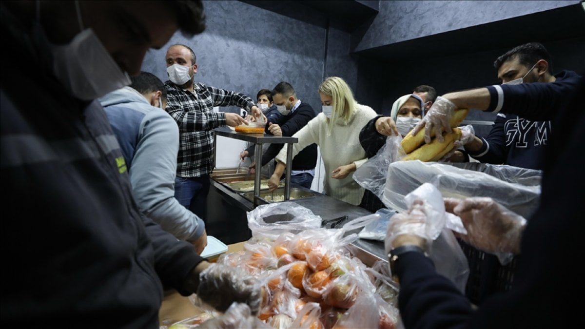İzmir de kurdukları aşeviyle 300 kişiyi doyuran iki esnaf, barınma evi açacak #4