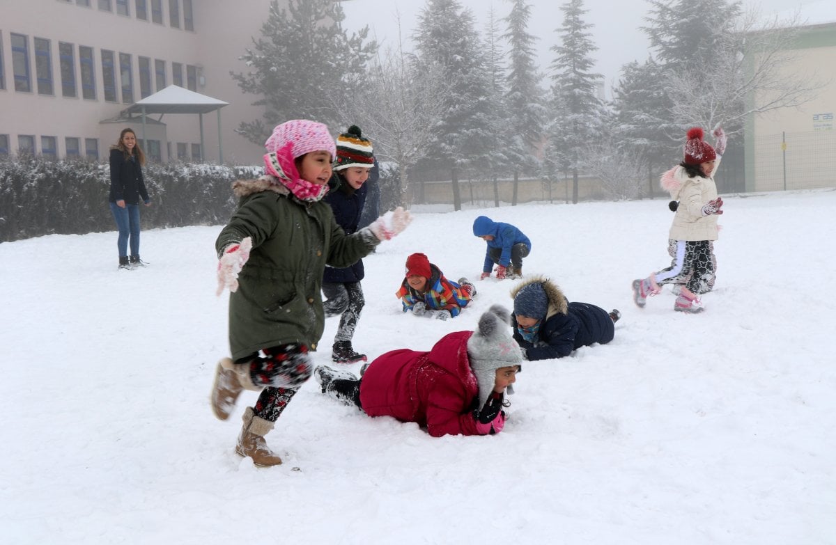 Erzurumlu öğrencilerin kar eğlencesi #1
