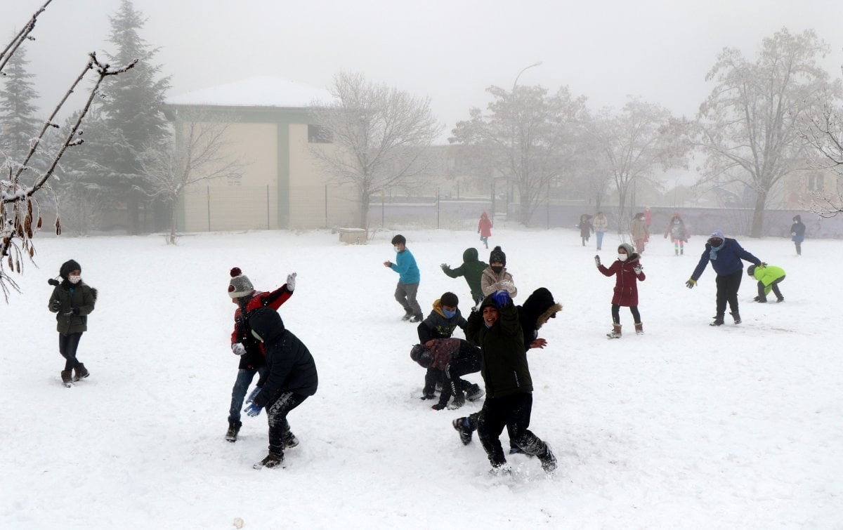 Erzurumlu öğrencilerin kar eğlencesi #4