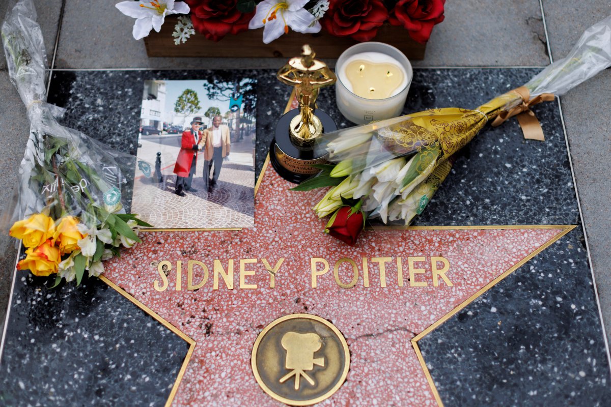 ABD de Oscar kazanan ilk siyahi aktör Sidney Poitier, 94 yaşında öldü #6