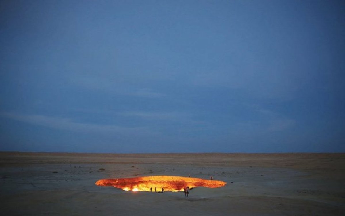 Türkmenistan daki Derveze gaz kraterinde 1971 den beri yanan ateş söndürülecek #4