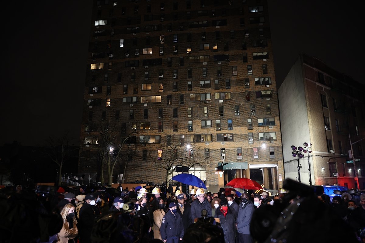 New York ta yangın faciası: 9 u çocuk 19 kişi öldü #2