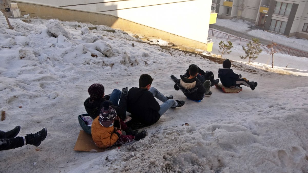 Yüksekovalı çocuklar kar keyfi yaşadı #10