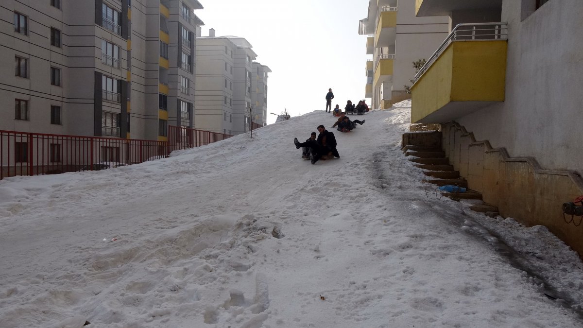 Yüksekovalı çocuklar kar keyfi yaşadı #5