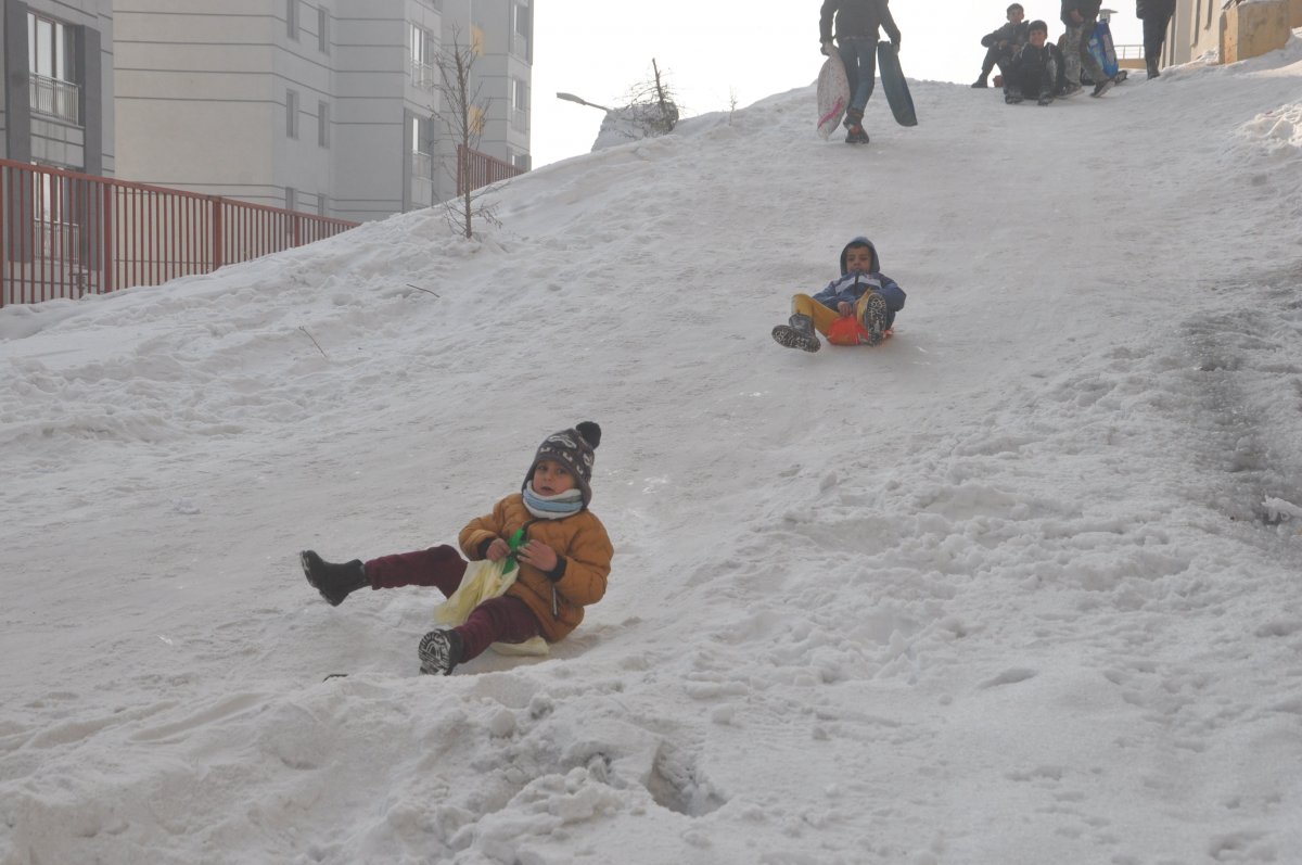 Yüksekovalı çocuklar kar keyfi yaşadı #7