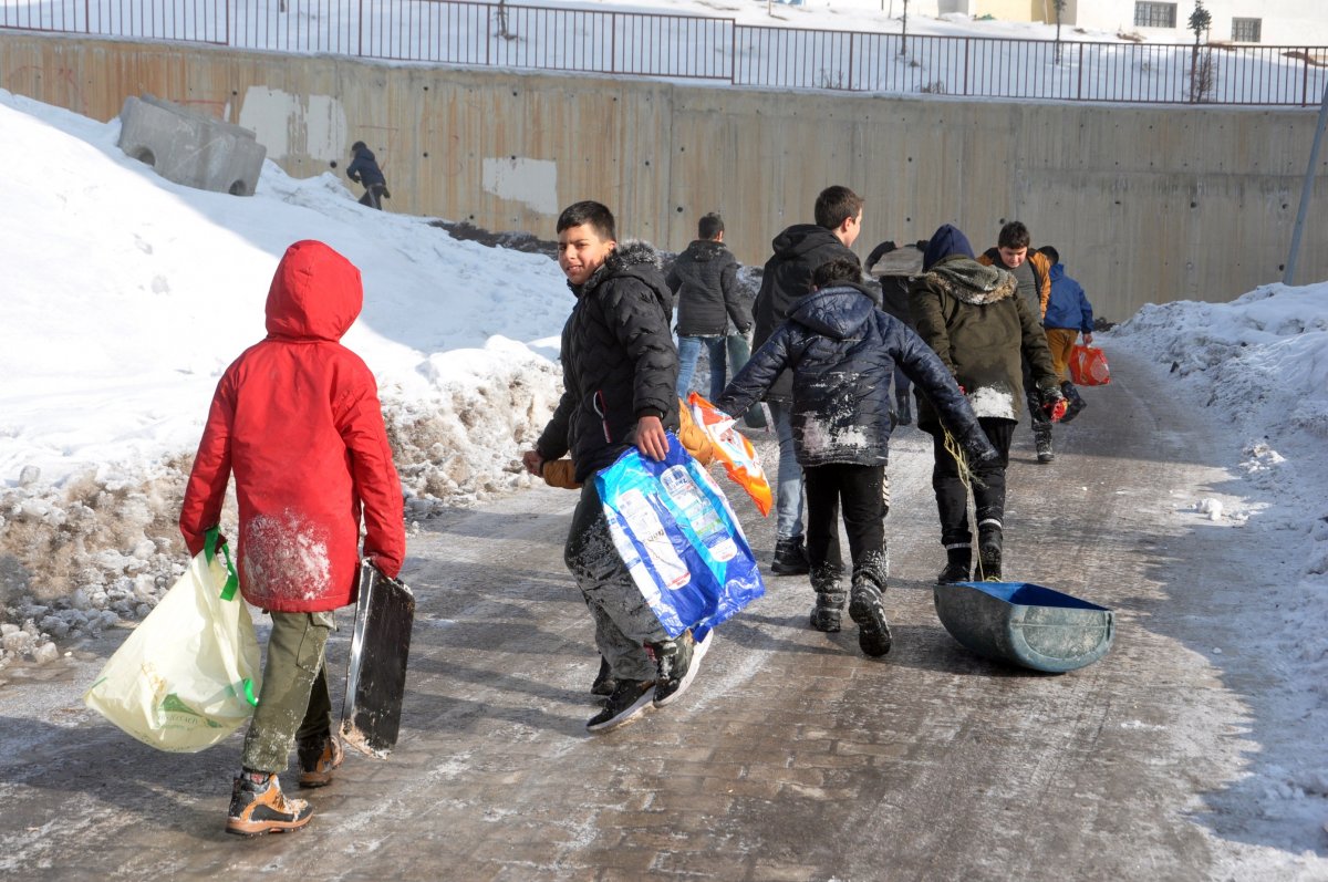 Yüksekovalı çocuklar kar keyfi yaşadı #9