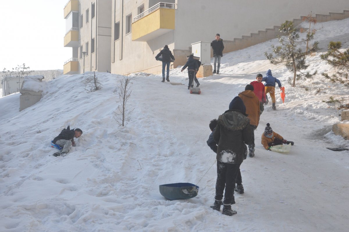 Yüksekovalı çocuklar kar keyfi yaşadı #3