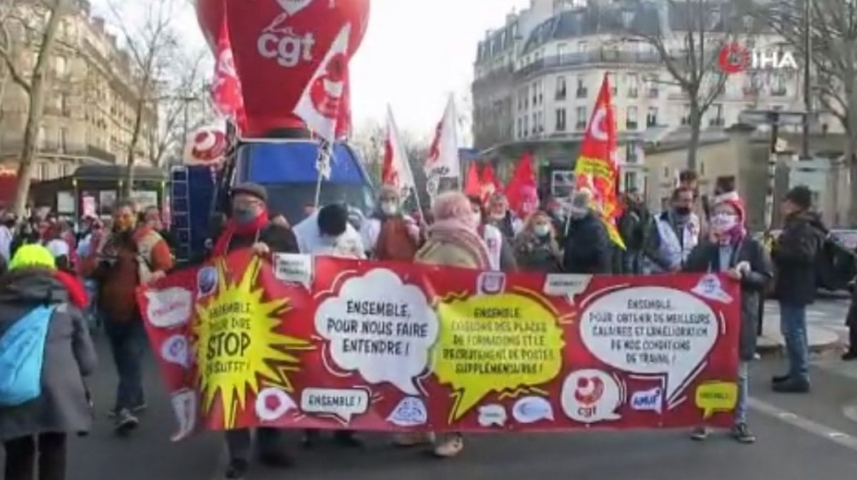 Fransa da sağlık çalışanları sokağa indi #3