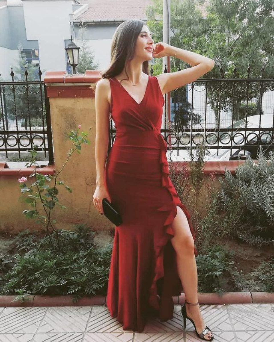 Gönül Dağı nın Elif Hemşire si Zümre Meğreli nin pozları Instagram ı salladı! Güzelliğiyle mest etti #15