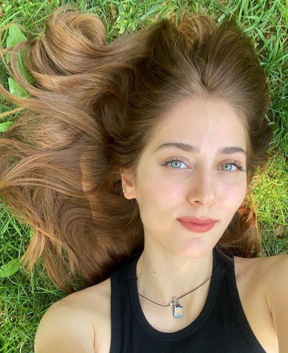 Gönül Dağı nın Elif Hemşire si Zümre Meğreli nin pozları Instagram ı salladı! Güzelliğiyle mest etti #13