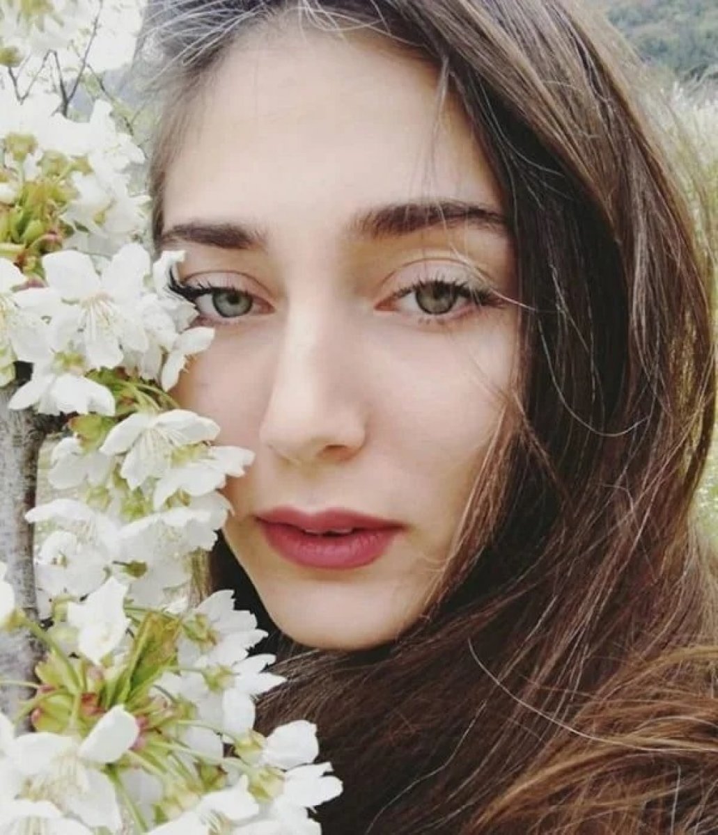 Gönül Dağı nın Elif Hemşire si Zümre Meğreli nin pozları Instagram ı salladı! Güzelliğiyle mest etti #1