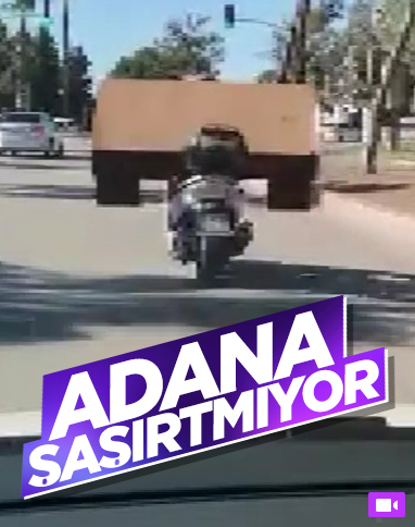 Adana'da motosikletiyle masa taşıdı