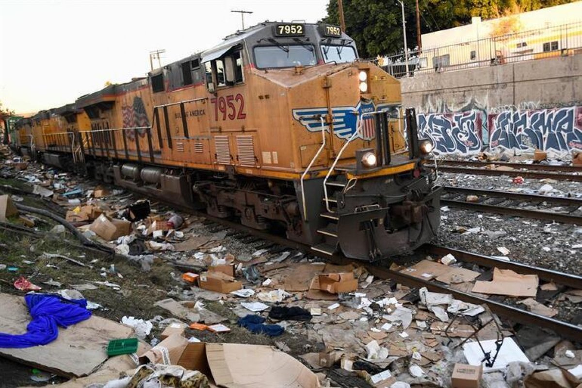 ABD de Amazon ürünlerini taşıyan kargo treni yağmalandı #1