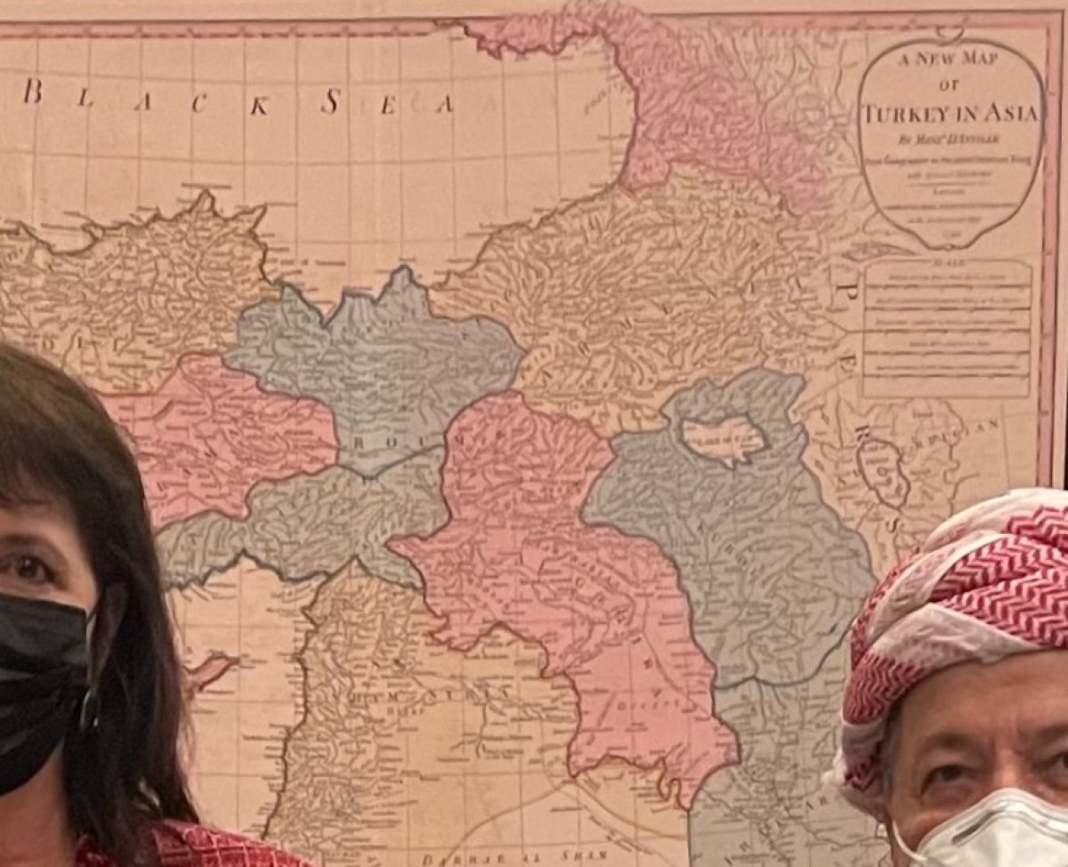Mesud Barzani den, Türkiye nin bölündüğü haritanın önünde poz #3
