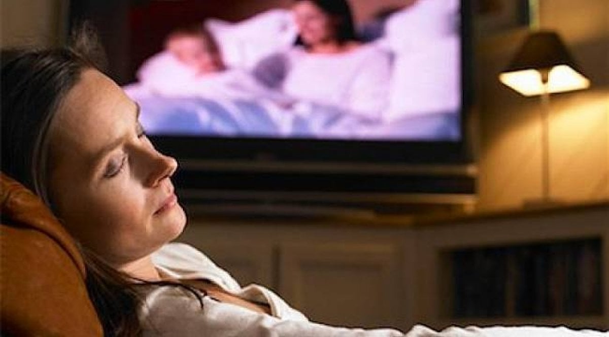 Keyifli ama tehlikeli! Televizyon karşısında uyumanın 5 ciddi zararı #2