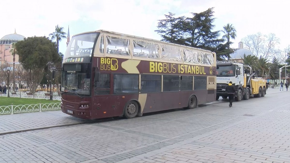 İBB’nin bünyesine geçen tur otobüsleri için eylem yaptılar