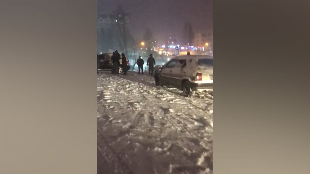 Ankara da kar, sürücülere zor anlar yaşattı #3